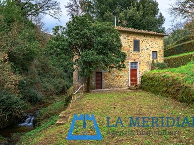 Casa indipendente con giardino a Lamporecchio