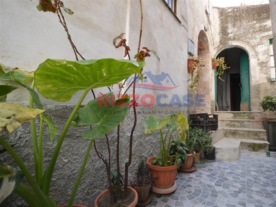 Casa indipendente da ristrutturare in via borghesia 34, Corigliano-Rossano