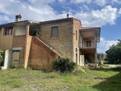 Casa Semi indipendente in Vendita ad Castiglione del Lago - 150000 Euro