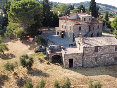 An Extraordinary Estate In The Countryside Of Volterra With A Fantastic Landscape