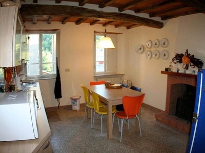 Appartamento in vendita a Pescaglia Lucca Pascoso