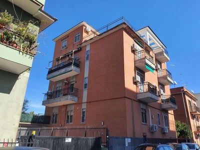 Appartamento in Vendita in Via di Vigna Consorti a Roma