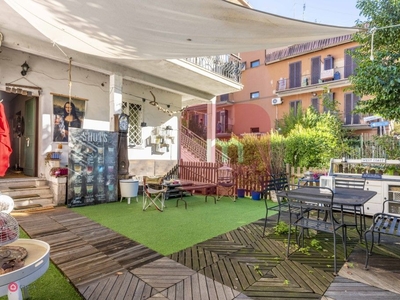 Appartamento in Vendita in Via Lapedona a Roma