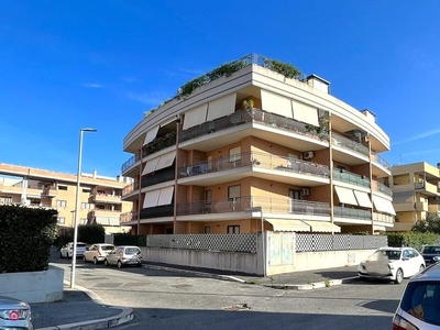 Appartamento in Vendita in Via Luca Domenico Capozi a Roma