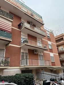 Appartamento in Vendita in Via Mario Carrara a Roma