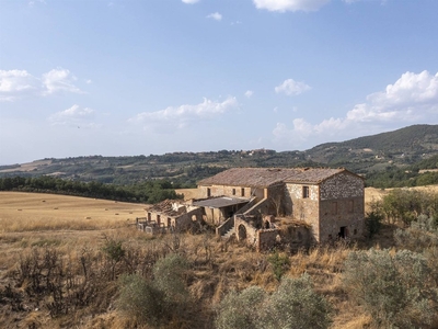 Authentic Country House To Renovate In Val D’orcia