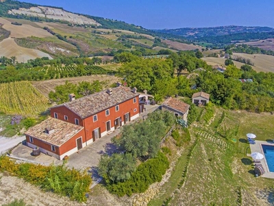 Authentic Country House With Pool And Views, Le Marche