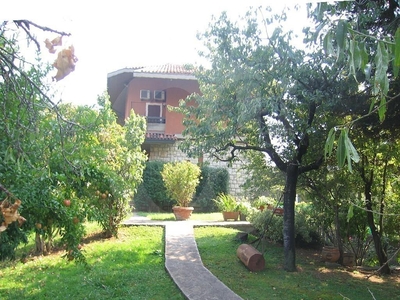 Caionvico Brescia villa singola con giardino in vendita