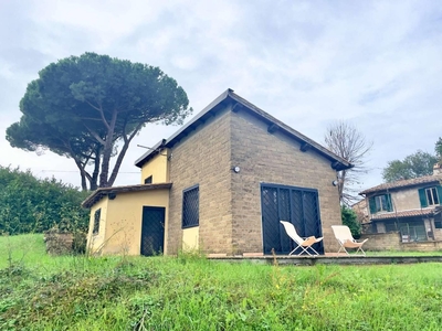 casa in centro con giardino e vista sul lago di Bracciano