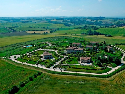 Casale/Borgo In Vendita A Cortona