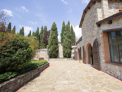 Casale/Borgo In Vendita A Gaiole In Chianti