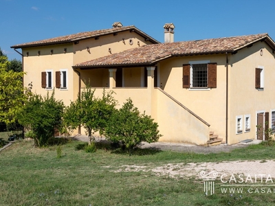 Farmhouse In A Panoramic Position For Sale In The Hills Of Montefalco