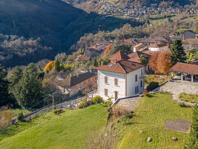 Liberty Style Villa In Excellent Condition In Dizzasco Como