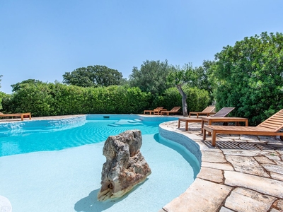 Luxury Trulli Complex With Pool In The Charming Monte Reale District