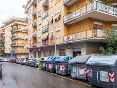 Negozio/Locale commerciale in Vendita in Via Carlo Dossi a Roma