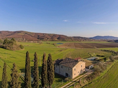 Romantic Farmhouse With Swimming Pool In Passignano Sul Trasimeno
