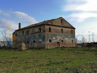 Rustico casale da ristrutturare in vendita a San Benedetto Del Tronto