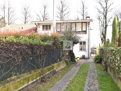 Schio - ZONA MAGRE' VENDESI CASA INDIPENDENTE CON GIARDINO PRIVATO