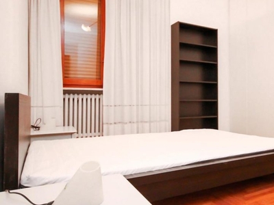 Stanza in affitto in appartamento con 3 camere da letto a Romolo, Milano