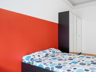Stanza in affitto in appartamento con 6 camere da letto a Missori, Milano