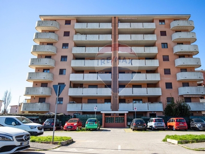 Trilocale con terrazzo, Busto Arsizio s. anna