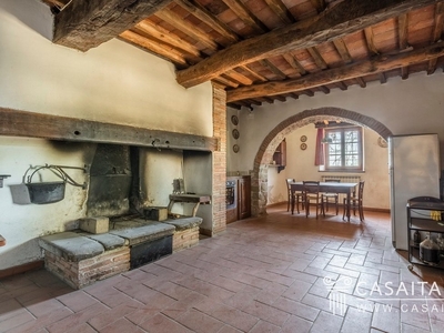 Tuscan Farmhouse For Renovation, With 25 Hectares Of Private Land And An Olive Grove
