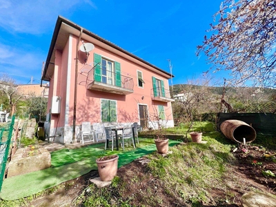 Villa bifamiliare in vendita a La Spezia Biassa