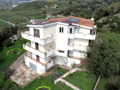 Villa con giardino, Catanzaro germaneto