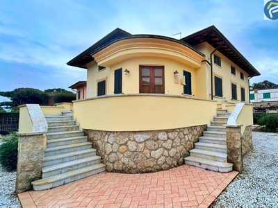 Villa con terrazzo, Pietrasanta marina di