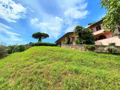 Villa in vendita a Camaiore (Lucca)