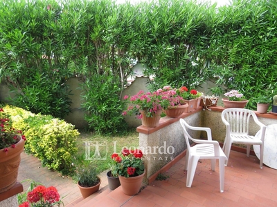 Villa For Sale In Pietrasanta, Marina Di Pietrasanta