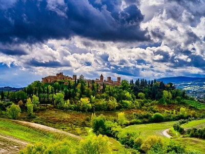 Villa in Vendita a Pontassieve: Un Tesoro Immerso nelle Colline Toscane