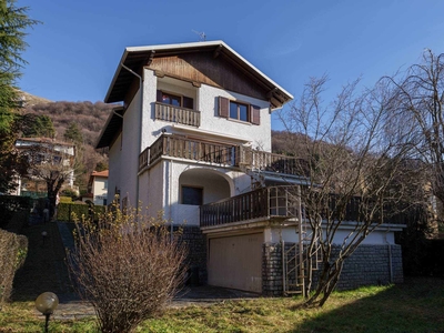 Villa in vendita a Barzio Lecco