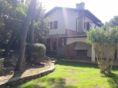 Villa In Vendita A Rosignano Marittimo(li) In Buono Composto Da 13vani