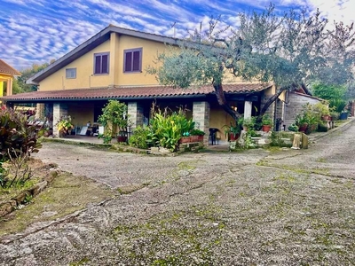 Villa in vendita Bracciano