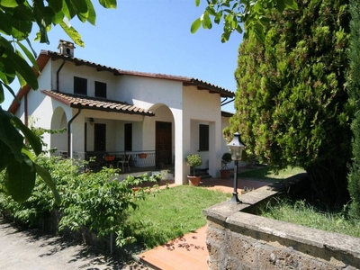 Villa with Land and Olive Grove for Sale in Monteleone d'Orvieto