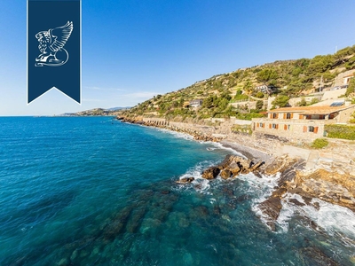 Water Front Villa With Private Access To The Sea In Liguria