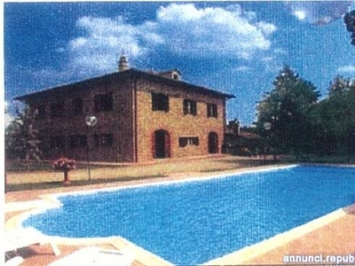 Villa Leopoldina 500 mq. e 4,5 HA terreni in Vendita a Monte San Savino
