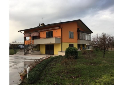 Casa indipendente in vendita a Pasiano di Pordenone, Frazione Cecchini