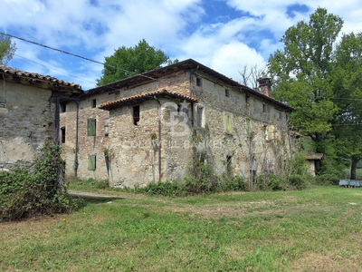 Castello da ristrutturare, Castelvetro di Modena levizzano
