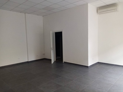 Immobile commerciale in Affitto a Teramo, zona Centro, 650€, 50 m²