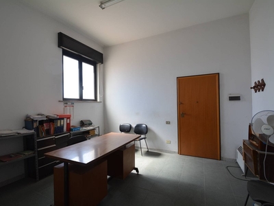 Immobile commerciale in Vendita a Matera, zona Periferia Nord, 220'000€, 190 m²