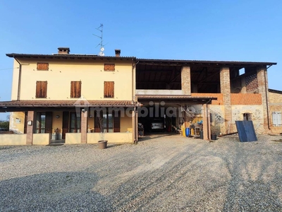 Rustico casale in vendita a San Giorgio Piacentino Piacenza San Giorgio