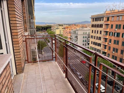 Trilocale in Vendita a Roma, zona Colli Albani, 319'000€, 87 m²