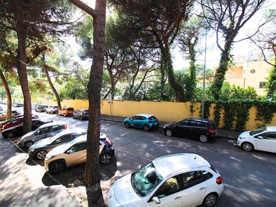 Ufficio in Affitto a Genova, zona Albaro, 950€, 85 m²