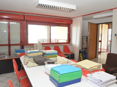 Ufficio in Vendita a Matera, 98'000€, 73 m²