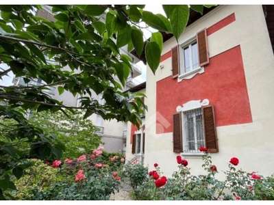 Villa in vendita a Sannazzaro de' Burgondi