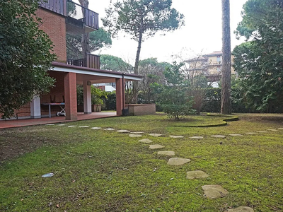 Villa a schiera di testa in vendita a Milano Marittima, con giardino