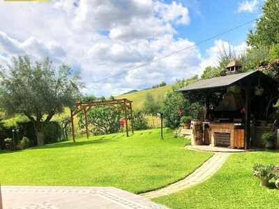 Villa in Vendita a Teramo, 450'000€, 500 m²