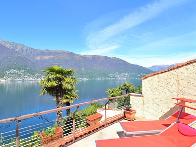Appartamento vista lago a Pino sulla Sponda sul Lago Maggiore con terrazzo privato